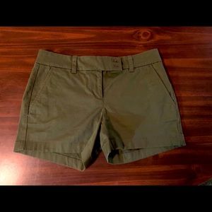 Vineyard vine shorts green